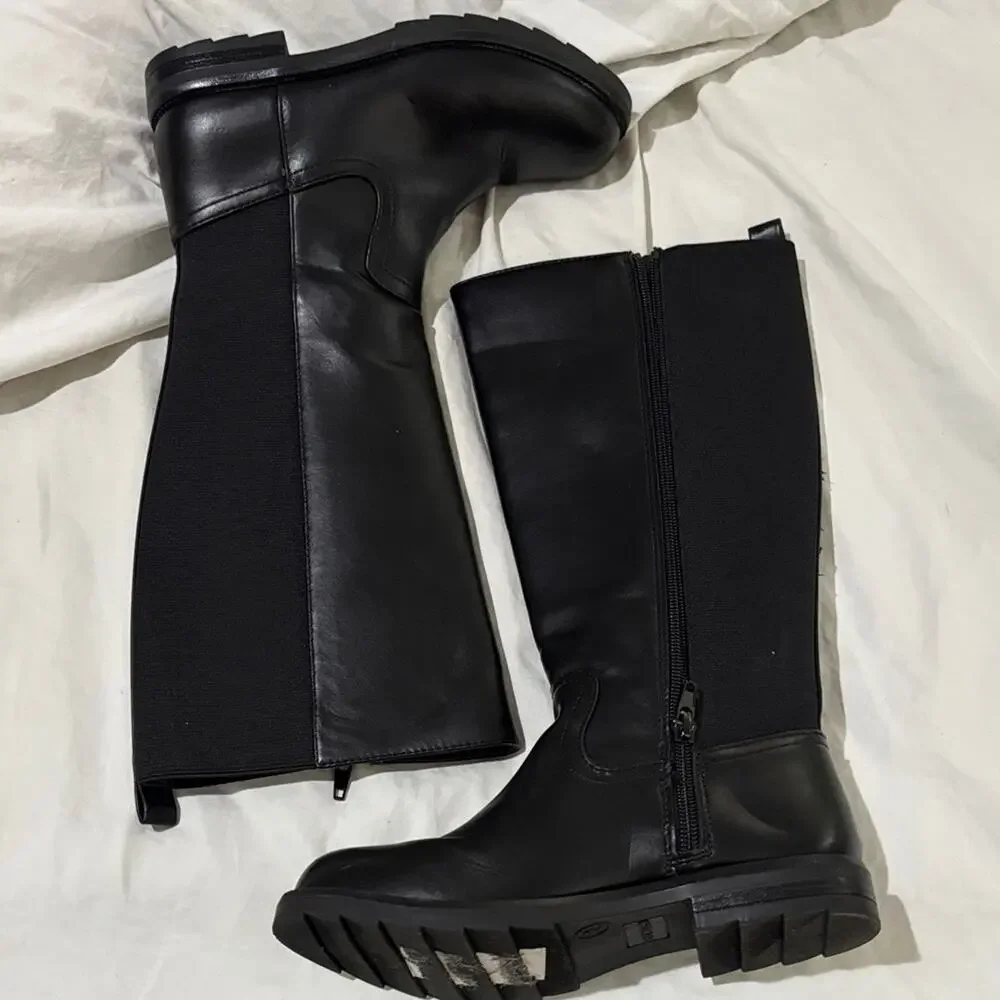 Steve Madden 2 Elegant Black Knee-High Boots full side zip worn once euc